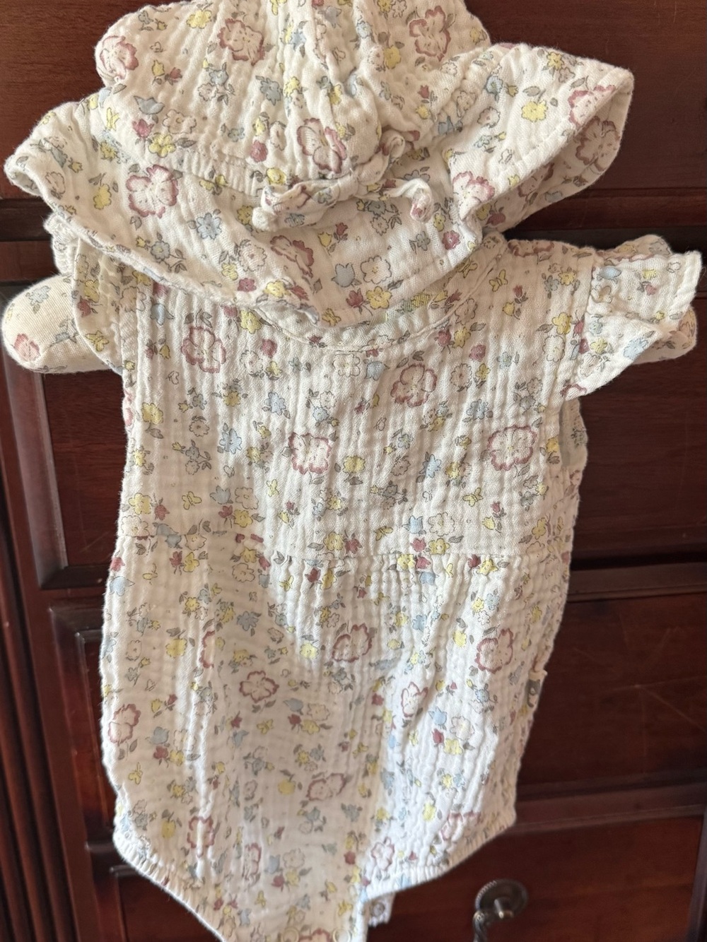 Baby Muslin Romper with matching Hat - Cream with Pink & Yellow Floral Print